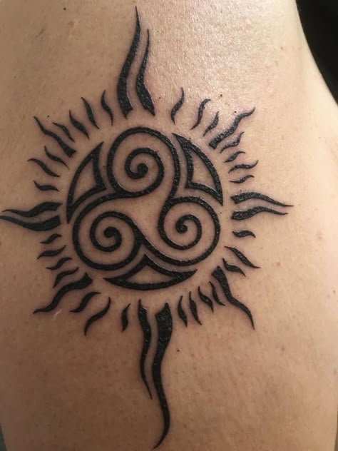 Celtic Sun Symbol, Celtic Knot Tattoo Designs, Triskelion Tattoo Celtic, Celtic Sun Tattoo, Triskelion Tattoo, Celtic Tattoo For Women, Celtic Sun, Tattoo Sun, Celtic Tattoo Designs