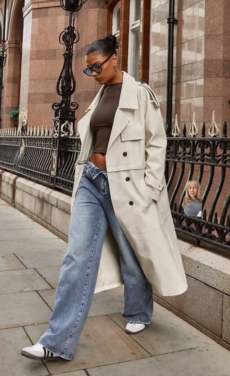 Trent Coat, Trench Outfit, Faux Leather Trench Coat, Trench Coat Fall, White Trench Coat, Samba Outfit, Street Style Fall Outfits, Trench Coat Outfit, Beige Trench Coat