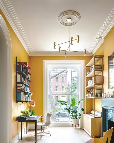 MKCA New York home colour office study Second Bedroom Office, New York Townhouse, Bright Office, Yellow Office, New York Home, Brooklyn Brownstone, Home Office Colors, New York Homes, Guest Room Office