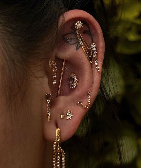 Vertical Industrial, Ear Piercings Industrial, Orbital Piercing, Different Ear Piercings, Unique Ear Piercings, Ear Piercings Chart, Cool Ear Piercings, Pretty Ear Piercings, Jewelry Piercing