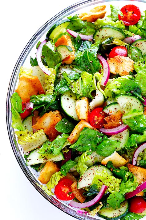 Salad Fattoush, Fattoush Salad Recipe, Lebanese Salad, Fattoush Salad, Green Salad Recipes, Gimme Some Oven, Lebanese Food, Middle Eastern Food, Lebanese Recipes