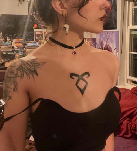 tattoo of the angelic rune :o Angelic Rune Tattoo, Shadow Hunters Tattoo, Shadowhunters Tattoo, Angelic Rune, Runes Tattoo, Power Tattoo, Rune Tattoo, Flash Tattoo Designs, Tattoo Style Drawings