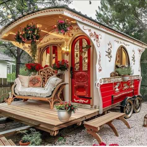 Tiny House Trailer, Vintage Caravans, Fantasy Homes, Fantasy House, Tiny Spaces, Tiny House Living, Vintage Camper, Tiny House Design, Tiny Living