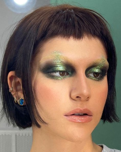 Reptile Makeup, Dark Green Makeup, Green Makeup Look, Funky Makeup, Drag Make-up, Make Up Inspiration, Graphic Makeup, Perfect Beauty, Green Makeup