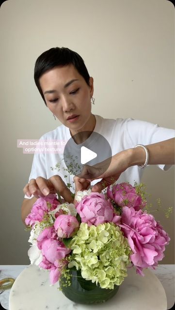 NYC Wedding and Events Florist on Instagram: "Easy peasy peony arrangement 
✔️10 stems total: 3 hydrangeas + 7 peonies
✔️Lady’s mantle optional
✔️Like Share Follow for more flower arranging
✔️A full peony series coming 🏃‍♀️" Peony Flower Centerpieces, Simple Elegant Flower Arrangements, Centerpieces With Peonies, Hydrangeas Flower Arrangements, Peonies Table Decoration, Flower Arrangements Peonies, Flower Arrangement With Hydrangeas, Real Touch Flower Arrangements, Peony Flower Arrangement Centerpieces