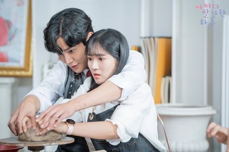 [Photos] New Stills Added for the #kdrama "Extraordinary You" Webtoon Korean, Drama Couple, Korea University, Lee Jin Wook, Gu Family Books, Kim Young-dae, Big Bang Top, Mbc Drama, W Two Worlds