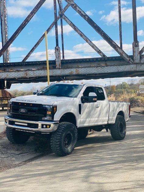 Old White Ford Truck, Ford F250 Super Duty Diesel Trucks, Lifted Ford Trucks F150, Ford Trucks Lifted, Mom Cars, Ford Work Trucks, Ford F250 Diesel, Lifted Ford Truck, Ford Super Duty Trucks