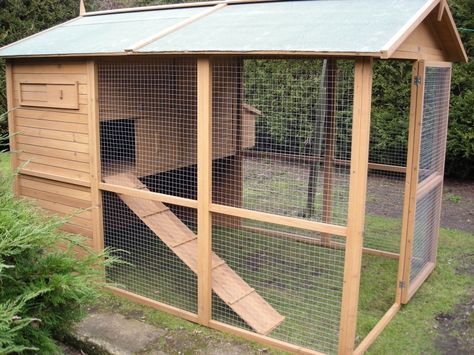 Outdoor Rabbit Run, Rabbit Cages Outdoor, Rabbit Hutch Plans, Rabbit Shed, Diy Rabbit Cage, Diy Rabbit Hutch, Outdoor Rabbit, Rabbit Pen, Outdoor Rabbit Hutch