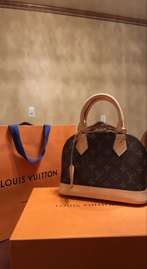 Louis Vuitton Bb Alma, Louis Vuitton Bag Alma, Mini Bag Louis Vuitton, Bb Alma Louis Vuitton, Lv Small Bag, Loiu Vitton, Mini Louis Vuitton Bag, Lv Alma Bb Monogram, Lv Mini Bag