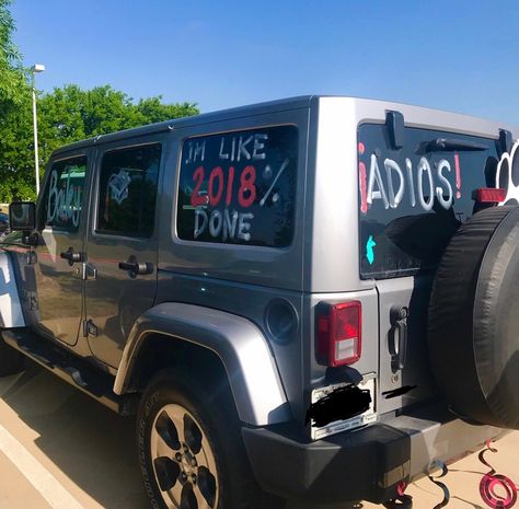 Senior Car Decorating Ideas 2023, Grad Car Window Paint, Senior Year Car Paint Ideas 2025, Senior Car Window Paint Ideas 2020, Jeep Senior Car Paint, Senior Car Decorating Ideas 2020, Senior Car Inspo 2025, Senior Year Planning, Paris Party Decorations