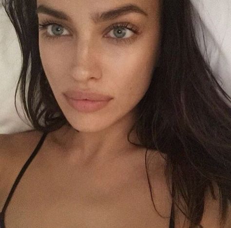 Irina Shayk Selfie, Irina Shayk Face, Renée Zellweger, Victoria's Secrets, Camila Morrone, Natural Brows, Zoe Saldana, I'm With The Band, Irina Shayk