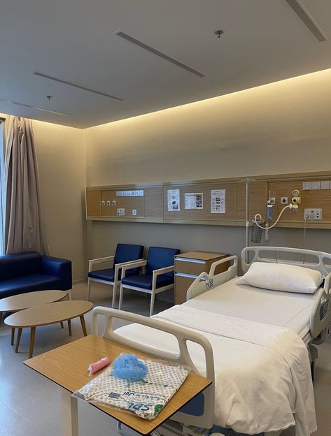 Aesthetic Hospital Room, Working In A Hospital, Korean Hospital Room, Clinic Hospital Snap, Children’s Hospital, Hospital Private Room, Hospital Room Aesthetic, Doctor Consulting Room, Hospital Core Aesthetic