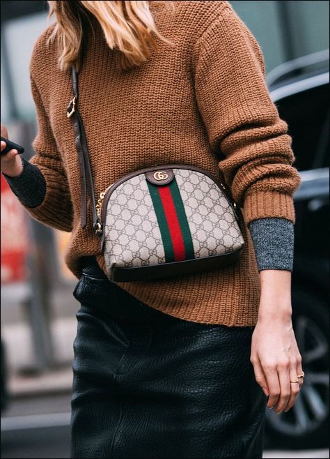 Gucci Bag Outfit, Women Converse, Outfit Aesthetic Summer, Style Balenciaga, Converse Tennis Shoes, Fendi Versace, Dresses By Style, Jewelry Dress, Gucci Crossbody Bag