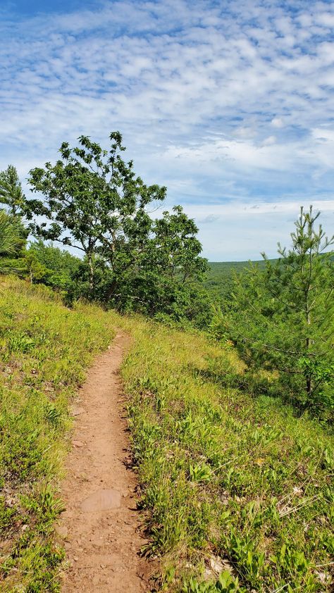 See photos! Things to do in Michigan state park. great lakes summer vacation ideas. midwest michigan road trip near wisconsin. UP, upper peninsula, Northern michigan, up north. hiking trails. Outdoor adventure travel tips. beautiful places to visit in US things to do for world bucket list, wanderlust inspiration, in the US. usa. united states. north america Nature Real Photos, Outdoor Snap, Wilderness State Park Michigan, Hiking In Michigan, Summer Snaps, Hiking Places U.s. States, Adventure Travel Photography, Michigan Hiking, Real Wallpaper