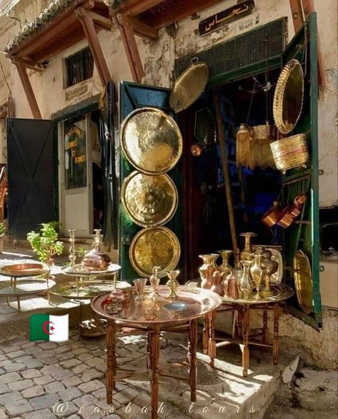 Algeria Culture, Algeria Aesthetic, Arab Architecture, Algerian Women, Outdoor Lunch, Algerian Culture, Algerian Recipes, Arabian Night, Africa Destinations