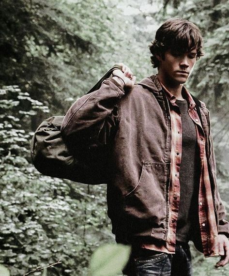 Sam Winchester Outfit, Arte Pulp, Dean Forester, Jared Padalecki Supernatural, Sam And Dean Winchester, Tv Supernatural, Supernatural Sam, Sam Dean, Jared And Jensen