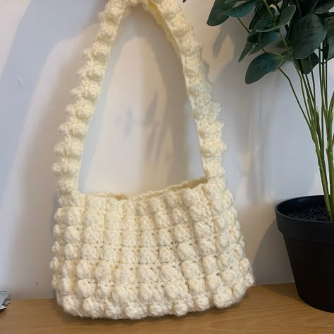 Puff Crochet Bag, Crochet Bag Tutorial, My Style Bags, Things To Crochet, Crochet Bag Tutorials, Crochet Blanket Designs, Crochet Shop, Crochet Business, Crochet Stitches For Beginners