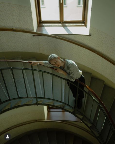 Stairs Portrait, Foto Scale, City Couples Photography, Chicago Athletic Association, Shooting Ideas, Time Flies, Portrait Poses, Couples Photography, Staircases