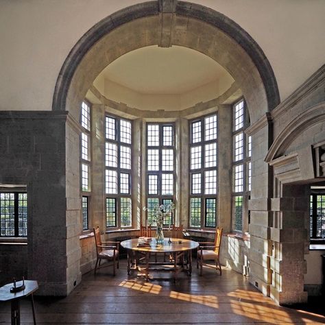 Edwin Lutyens, British Architecture, Tudor Style Homes, Arts And Crafts House, Interior Minimalista, Traditional Interior Design, Top Architects, Tudor House, Tudor Style