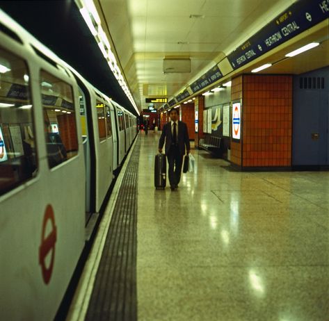 British Core, Vintage 70s Aesthetic, London In October, The Crowded Room, 1980s Aesthetic, 1970s Aesthetic, Pictures Of London, Book Core, Nuclear Fallout