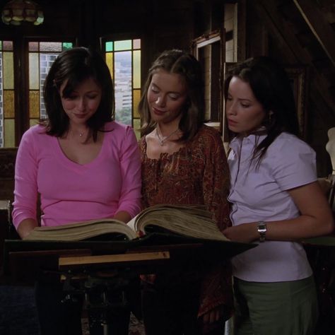 Charmed 1998 Aesthetic, Charmed Aesthetic Outfits, Charmed Outfits 90s Season 1, Charmed Aesthetic Tv Show, Charmed Tv Show Aesthetic, Charmed 90s, Charmed Halloween, Charmed Aesthetic, Charmed Outfits