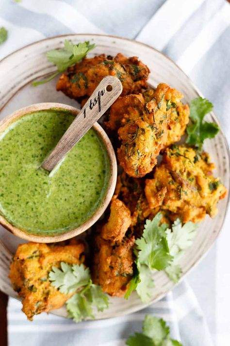 Vegetable Pakoras » I LOVE VEGAN Chickpea Fritters, Fakeaway Recipes, Vegan Indian Recipes, Easy Vegan Dinner, Best Vegan Recipes, Vegetarian Meals, Tikka Masala, Samosa, Fried Food