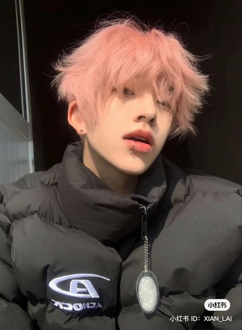 Guys With Pink Hair, Pink Hair Guy, Brown Hair Male, Pink Hair Streaks, Pink And Black Hair, Light Pink Hair, Short Hair Tomboy, Pastel Pink Hair, Lai Guanlin