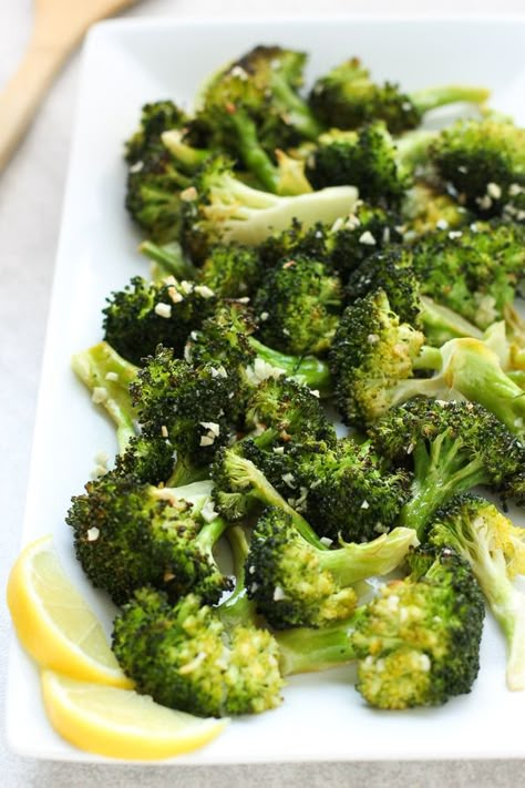 Roasted Lemon Garlic Broccoli - A super flavorful veggie side, so easy and healthy too! Broccoli is coated with lemon juice, garlic and butter, then baked in the oven. An easy vegetable side to any meal! Vegetarian and gluten free #broccoli #side #veggie #vegetable #greens #baked #sidedish #side #dinner #easy #healthy #quick #vegetarian #glutenfree #recipe #joyousapron Low Carb Veggie, Garlic Roasted Broccoli, Garlic Broccoli, Easy Vegetable, Roasted Broccoli, Broccoli Recipes, Veggie Side Dishes, Healthy Sides, Vegetable Side