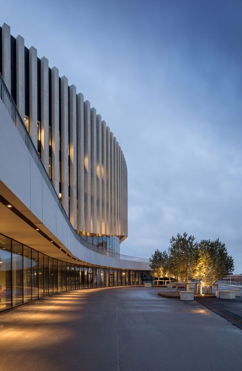 3XN's Royal Arena features an undulating wooden facade Mall Facade, Wooden Facade, Facade Architecture Design, Facade Lighting, Mall Design, Architecture Design Concept, Commercial Architecture, Salou, Building Facade