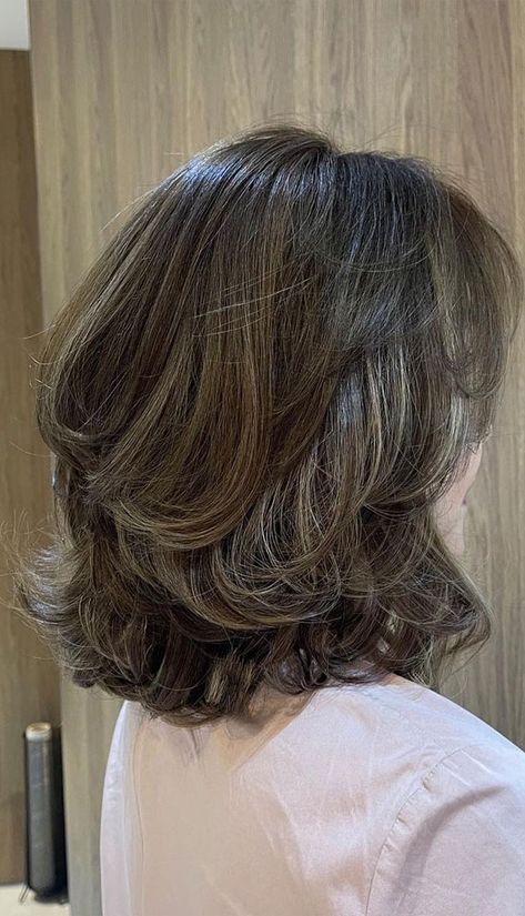 Hairstyles Asian, Dreads Hairstyles, 60s Women, Hairstyles For Layered Hair, Hair Inspiration Short, Haircuts For Wavy Hair, Short Layered Haircuts, Women's Hairstyles, Haircuts For Medium Hair