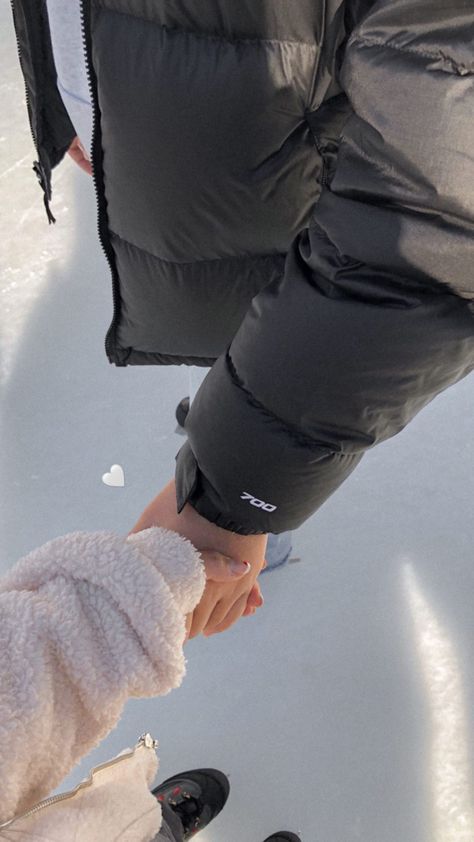 ice skating, ice skating aesthetic, couple goals, couples aesthetic, private couple photos, winter outfit inspo, winter outfit aesthetic, ice skating outfit, ice skating candies, candid, couple ig story inspo, couples instagram story, date idea, winter date, aesthetic Snow Couple, Snow Photoshoot, Soft Launch, Snow Pictures, Shotting Photo, Aesthetic Couple, Couple Picture Poses, Winter Photos, Cute Couples Photos