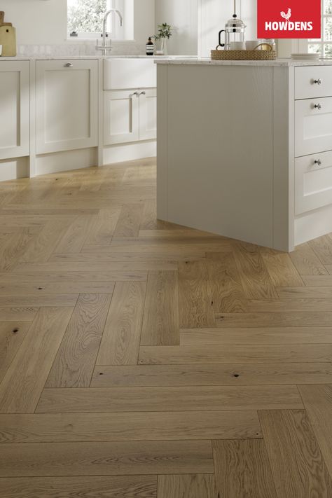 Cream Kitchen Wooden Floor, Parquetry Flooring Kitchen, Engineered Herringbone Floor, White Kitchen Parquet Floor, Fishbone Floor Kitchen, Natural Oak Herringbone Floor, Wood Effect Tiles Kitchen, Herringbone Floors Kitchen, Kitchen Ideas Herringbone Floor