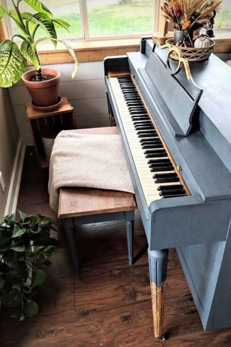 Piano Makeover, Blue Piano, Piano Room Decor, Painted Piano, Painted Pianos, Chalk Paint Makeover, Old Piano, Piano Decor, Piano Ideas