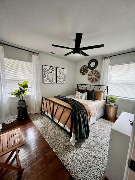 Gray Comforter Bedroom Ideas Decor, Modern Boho Guest Bedroom, Black Brown Bedroom Furniture, White Walls Dark Floors Bedroom, Grey Room With Accent Wall, Apartment Master Room Ideas, Black Brown And White Bedroom, Bedroom Ideas Small Room, Small Bedroom Decor Ideas For Women