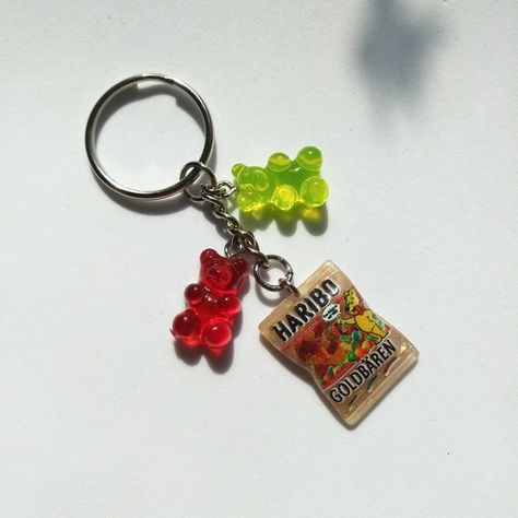 Cute Keychain Diy, Gummy Bear Keychain, Haribo Gummy Bears, Funny Keychains, Candy Theme Birthday Party, Keychain Funny, Vintage Keychain, Cool Keychains, Funny Keychain