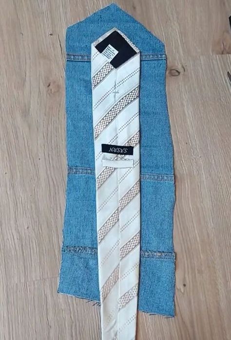 Old Neck Ties Ideas, Denim Bookmarks Diy, Denim Pockets Projects, Denim Crafts Things To Make, Old Ties Projects Ideas, Crafts With Ties, Denim Scraps Ideas, Denim Diy Upcycling, Necktie Outfits For Women