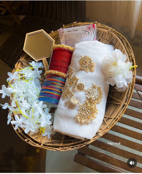 Diy Gift For Sister, Eid Basket, Bangles Ceremony, Wedding Taals, Kanchi Kamakshi, Sister Gifts Diy, 12 Laws Of Karma, Gift For Sister In Law, Laws Of Karma