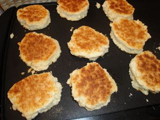 Griddle Biscuits  ~ Camp biscuits ~ why not on the grill too... Griddle Biscuits, Vegan Patty, Lunch Quinoa, Quinoa Oats, Campfire Cooking Recipes, Outdoor Griddle Recipes, Breakfast For Lunch, Bisquick Biscuits, Make Biscuits