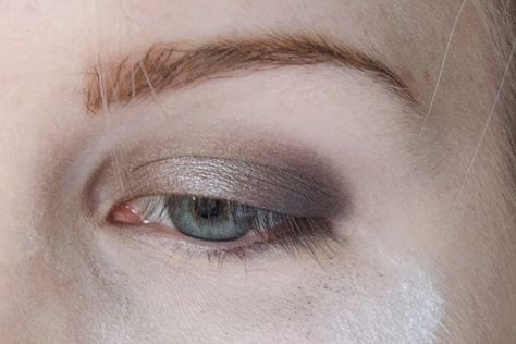 Black And Grey Eyeshadow, Gray Eyeshadow Looks, Grey Eyeshadow Looks, Greek Makeup, Gray Eyeshadow, Grey Eye Makeup, Grey Eyeshadow, Bluish Green Eyes, Grey Eyes