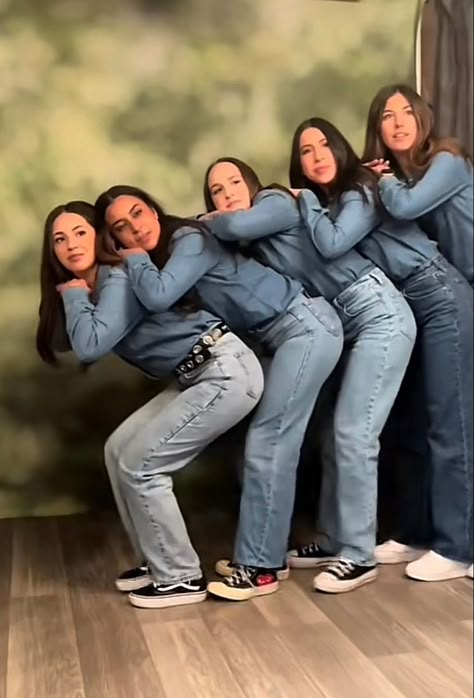 Cringy Family Poses, Brother And Sister Holiday Photo Ideas, Sears Family Portrait, Kc Penny Photoshoot, Awkward Photoshoot 5 People, Funny Group Poses Photo Ideas, Group Of Friend Photoshoot, Six People Group Poses, Awkward Family Photo Outfit Ideas