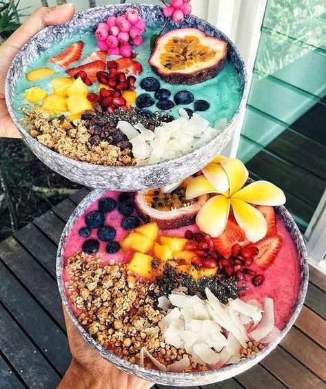 10 acai bowls that will make you forget about the ice cream in the freezer - GirlsLife Tumblr Food, Food Bowls, Fruit Food, Food Goals, Food Healthy, Breakfast Casserole, Smoothie Bowl, Pretty Food, I Love Food