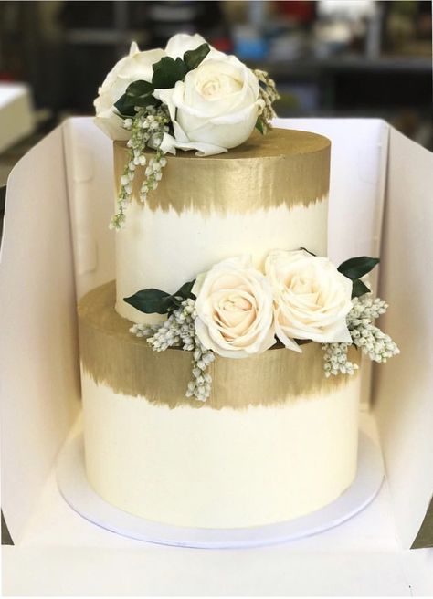 Wedding Cake Two Tier, Golden Anniversary Cake, Golden Wedding Anniversary Cake, Golden Wedding Cake, Champagne Wedding Cakes, White And Gold Wedding Cake, 50th Wedding Anniversary Decorations, Anniversary Cake Designs, 50th Wedding Anniversary Cakes