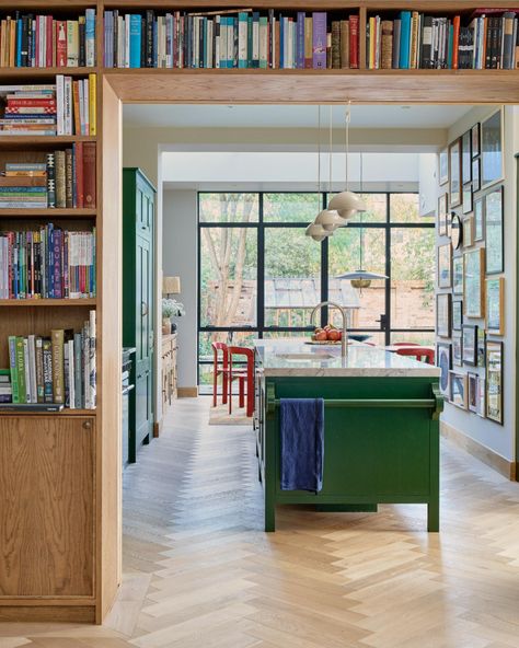 London Fields, London Kitchen, English Design, Open Kitchen, Book Shelf, 인테리어 디자인, House Inspo, House Inspiration, Kitchen Inspirations