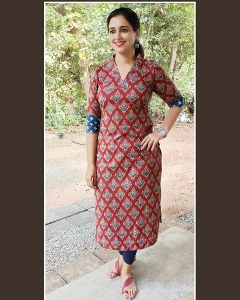 Kalamkari Kurti Pattern, Kalamkari Churidar Designs, Kalamkari Dress Designs Latest, Kalamkari Kurta Designs Latest, Kalamkari Dresses Kurti, Kurtis Models, Stand Collar Kurti Pattern, Churidhar Models Latest, Kurties Designs Latest