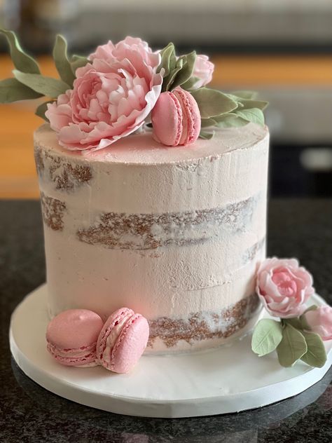 Naked Cake With Macaroons, Nude Cake Ideas, Naked Cakes Birthday, Pink Boho Cake, Birthday Cakes For Women Unique, Naked Floral Cake, Pink Naked Cake, Naked Cake Ideas, Minimalist Bday Cake