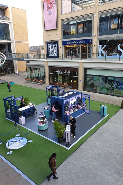 View from the balcony  of Lush's Sleepy pop-up at Oxford's Westgate shopping centre. Pop Up Store Design Ideas, Pop Up Shop Design, Pop Up Retail, Pop Up Booth, Pop Up Design, Experiential Marketing Events, Pop Up Events, Lush Store, Newspaper Design Layout