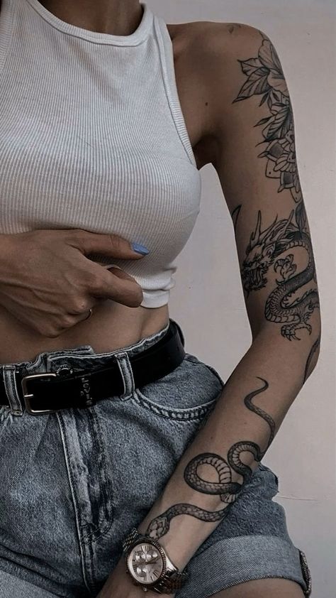 Scalp Tattoo, Tattoed Girls, E Tattoo, Dream Tattoos, Snake Tattoo, Abstract Tattoo, Tattoo Trends, Simplistic Tattoos, Forearm Tattoo