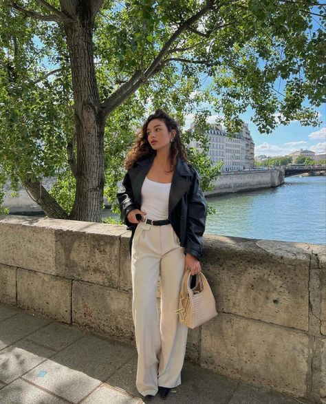 October Paris Outfits, Turkey Outfit Ideas, Turkey Summer Outfit, Europe In March Outfits, London Trip Outfit, London Outfit Summer, Paris Trip Outfits, London Outfit Ideas, European Style Outfits