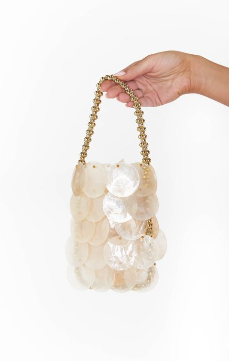 We're crazy about this gorgeous & unique shell purse! Take her anywhere, she's perfect for all occasions. White Bachelorette Party Outfit, White Bachelorette, Shell Purse, Bridal Purse, Shell Bag, Bachelorette Party Outfit, Honeymoon Outfits, Bride Accessories, Beautiful Handbags