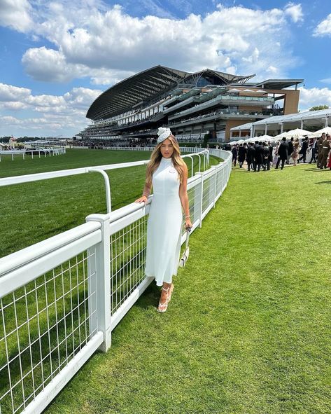 🤍🤍🤍Arabella Chi wearing Merve Bayindir for Royal Ascot . .. … #hat #millinery #fashion #highfashion #headpiece #accessories #couture #luxury #bestoftheday #like #london #fascinator #mervebayindir Aintree Races Fashion, Ascot Outfits, Ascot Style, Saddle Club, Ascot Races, Race Day Outfits, Royal Ascot Hats, Headpiece Accessories, Races Outfit